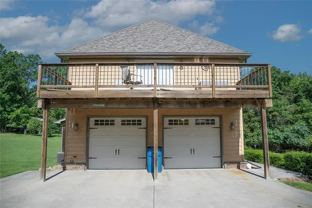 $695,000 | 1318 Oakwood Drive, Hollister, MO 65672