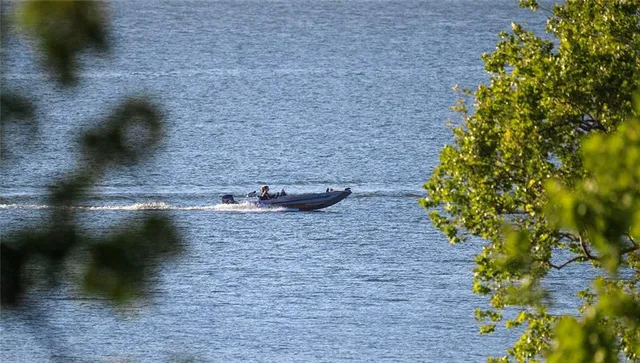 $695,000 | 1318 Oakwood Drive, Hollister, MO 65672