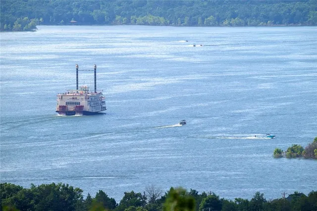 $695,000 | 1318 Oakwood Drive, Hollister, MO 65672