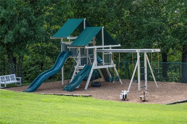 $695,000 | 1318 Oakwood Drive, Hollister, MO 65672