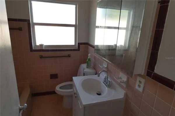 $2,295 | 2580 58th Avenue North, St. Petersburg, FL 33714