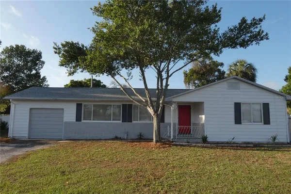 $2,295 | 2580 58th Avenue North, St. Petersburg, FL 33714