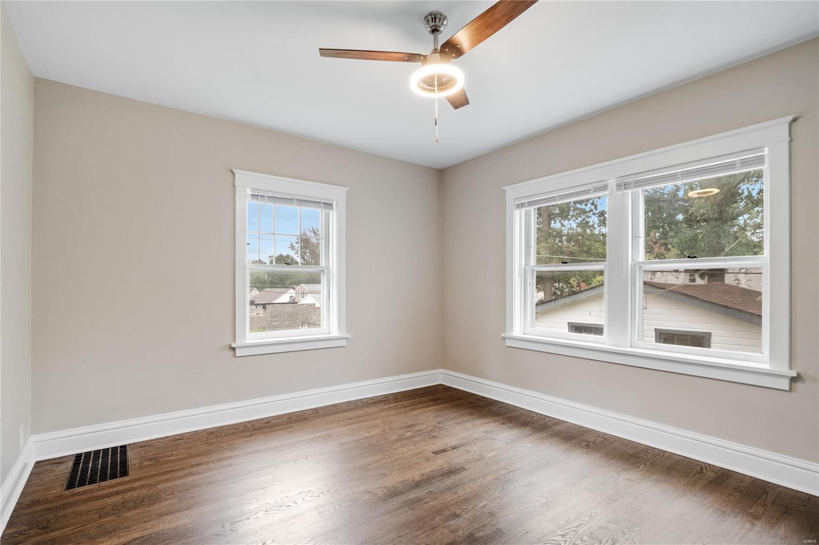 8 Sunset Court Pasadena Park, MO 63121 - Photo 10 of 19