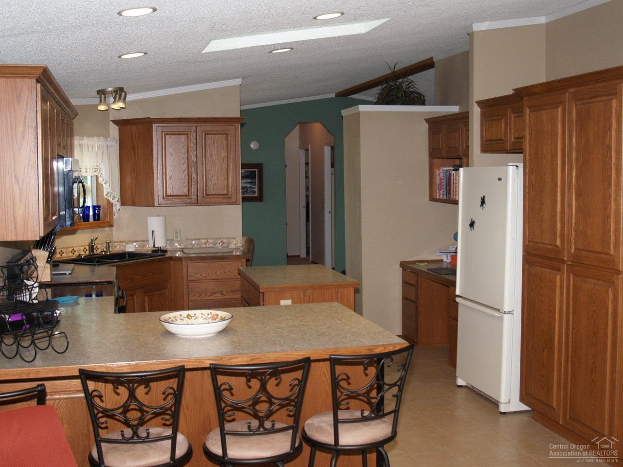 7162 Southwest Shad Road Terrebonne, OR 97760 - Photo 6 of 24 Ample sized breakfast bar and eating cou
