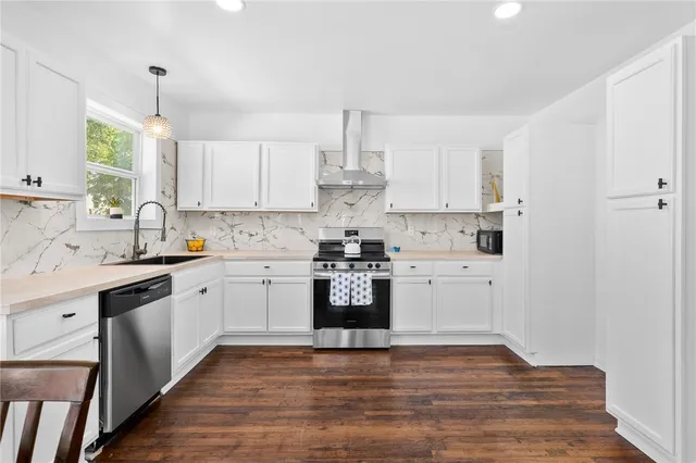 $199,900 | 221 South McCall Avenue, Sinton, TX 78387