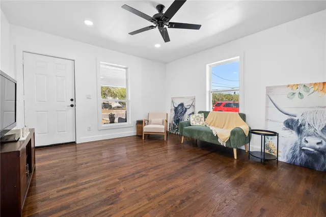 $199,900 | 221 South McCall Avenue, Sinton, TX 78387