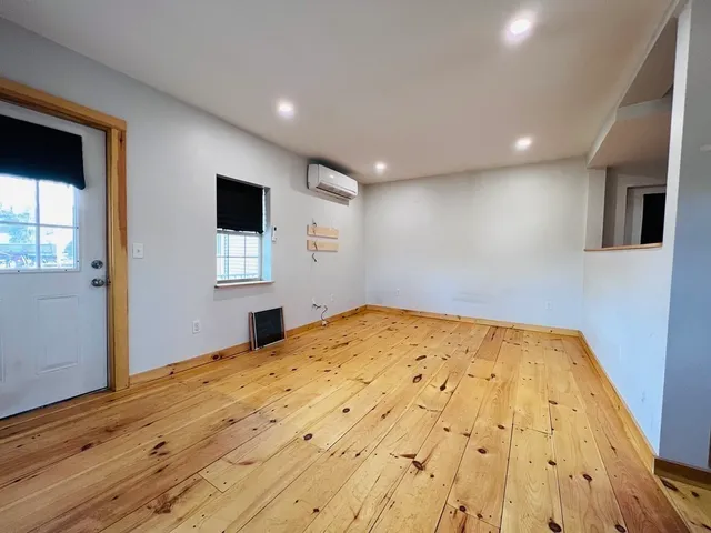 $2,000 | 88 Miller Street, Unit 3, Middleboro, MA 02346