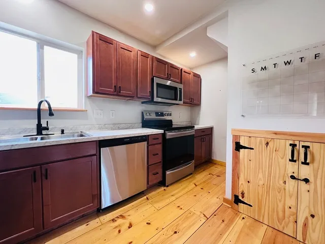 $2,000 | 88 Miller Street, Unit 3, Middleboro, MA 02346