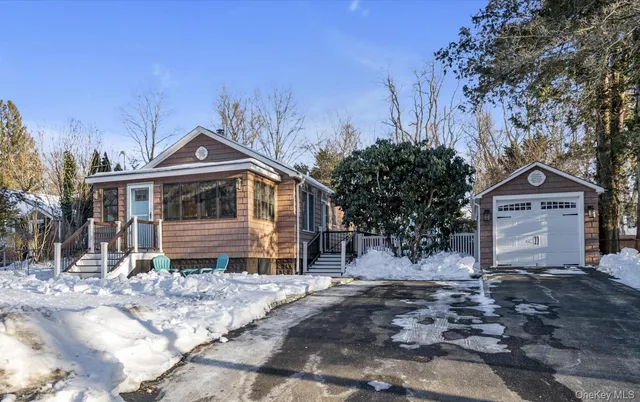 $599,000 | 41 Narcissus Road, Kings Park, NY 11754