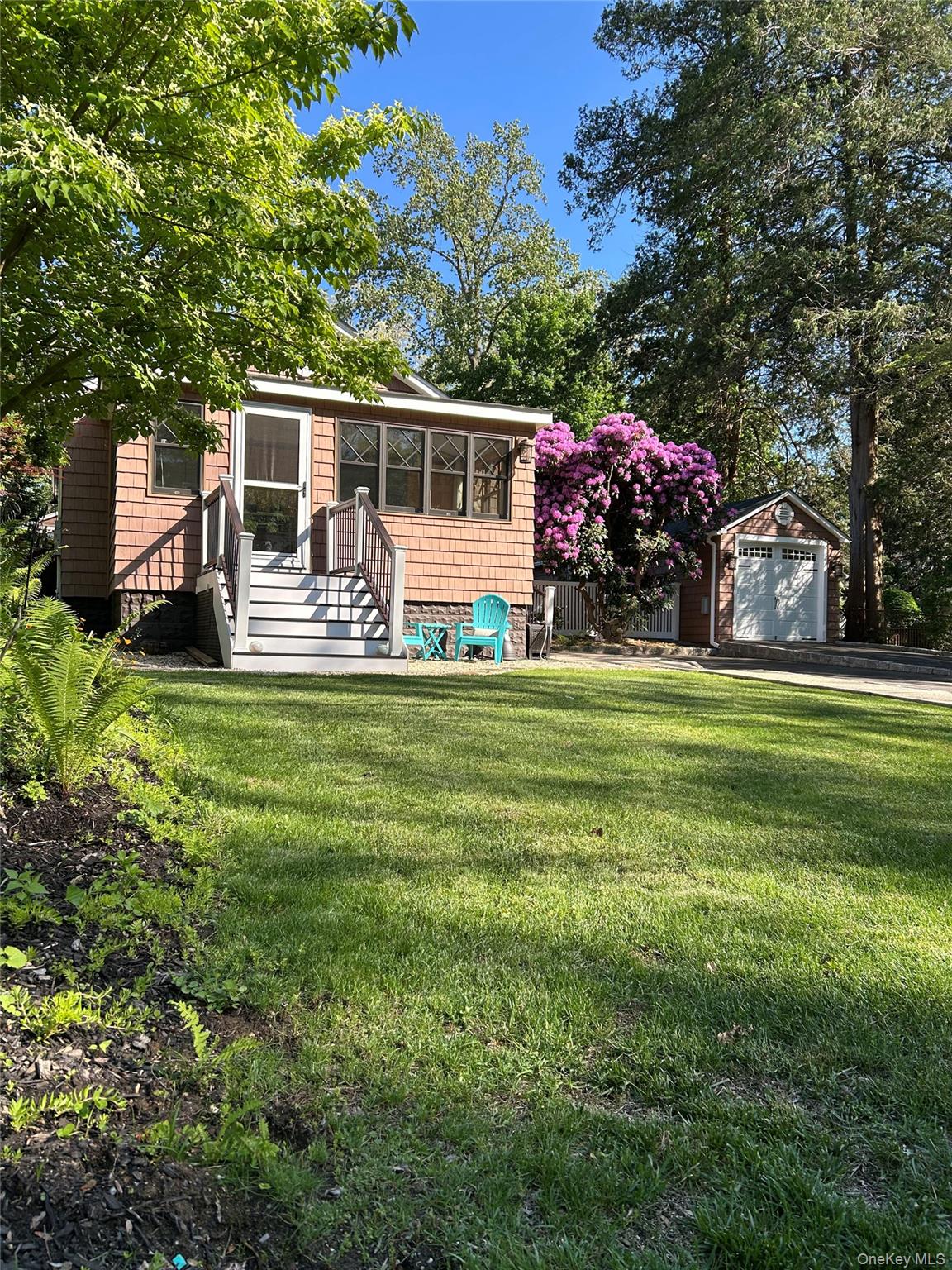 41 Narcissus Road Kings Park, NY 11754 - Photo 22 of 29 Spring time visual