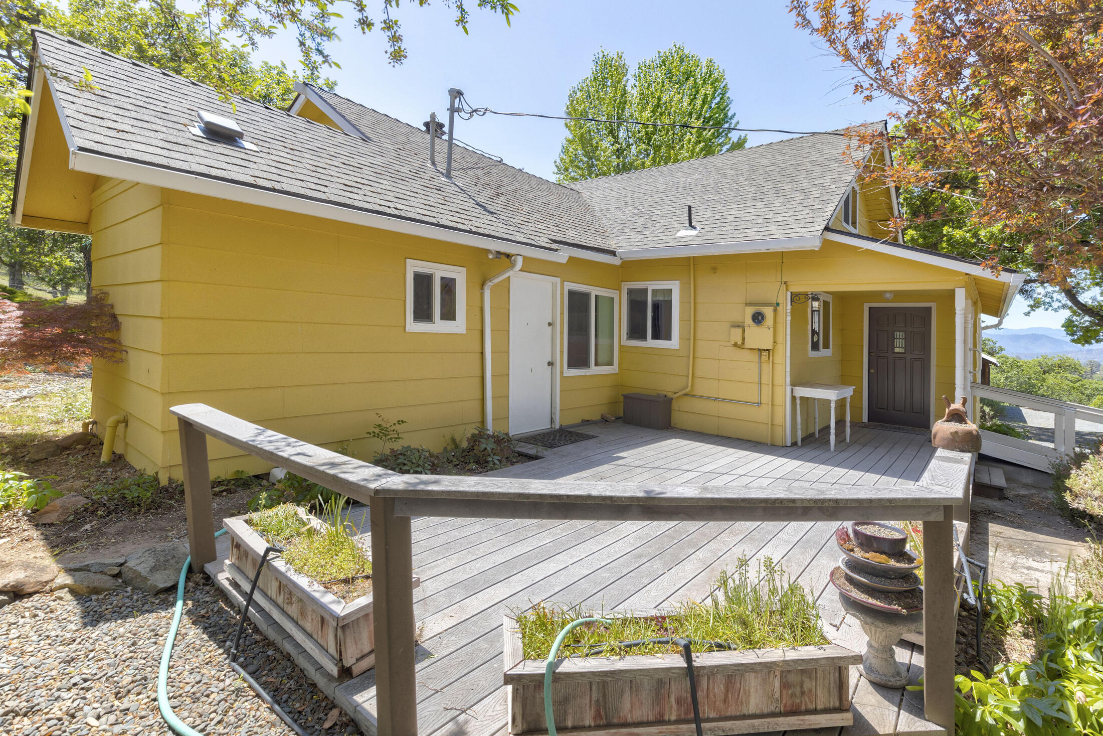 240 Haven Road Jacksonville, OR 97530 - Photo 3 of 54 Deck to front door