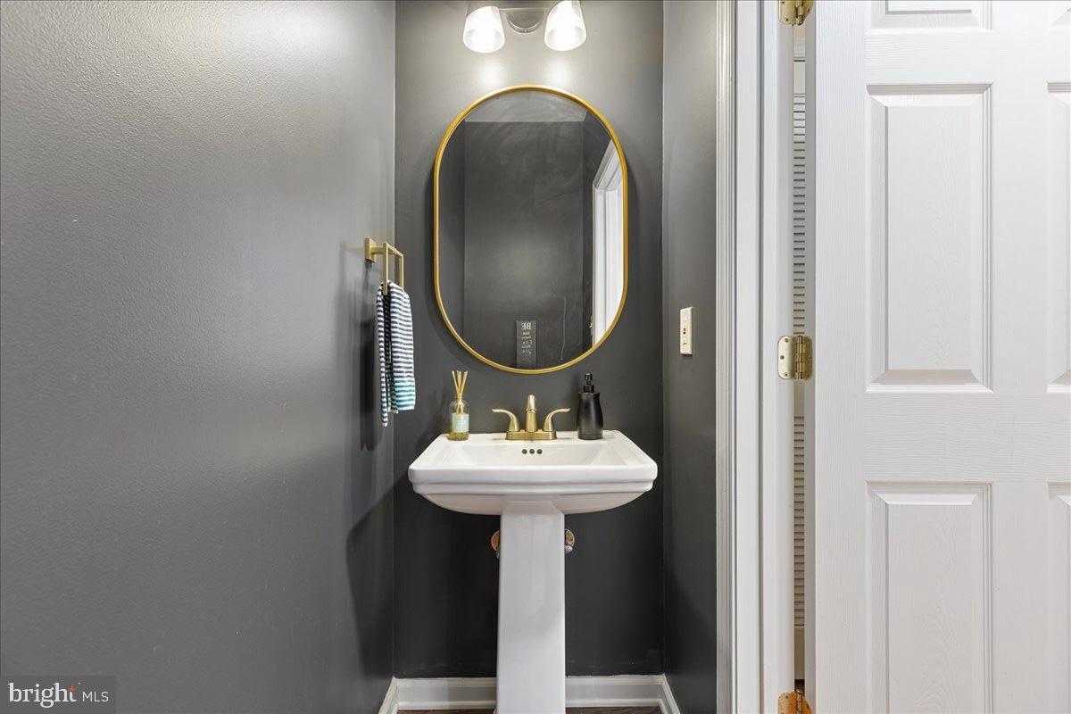 111 Windsor Pond Road Princeton Junction, NJ 08550 - Photo 11 of 29 a bathroom with a sink and a mirror