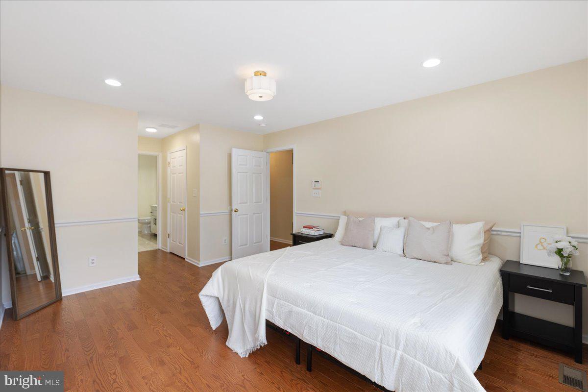 111 Windsor Pond Road Princeton Junction, NJ 08550 - Photo 15 of 29 a bedroom with a bed and a lamp