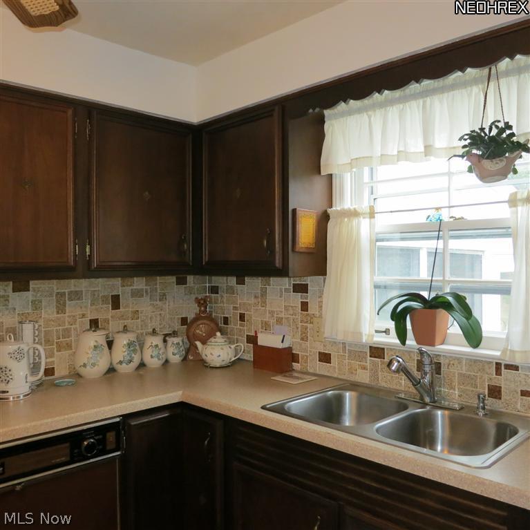 21583 Mastick Road Cleveland, OH 44126 - Photo 8 of 23