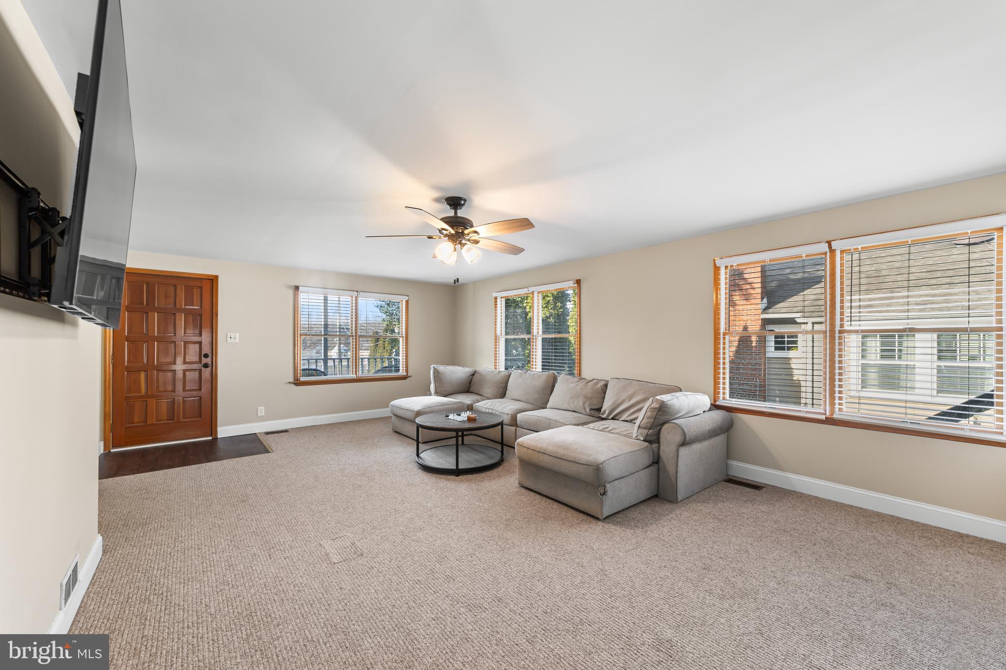 211 Delaware Avenue Fieldsboro, NJ 08505 - Photo 7 of 31