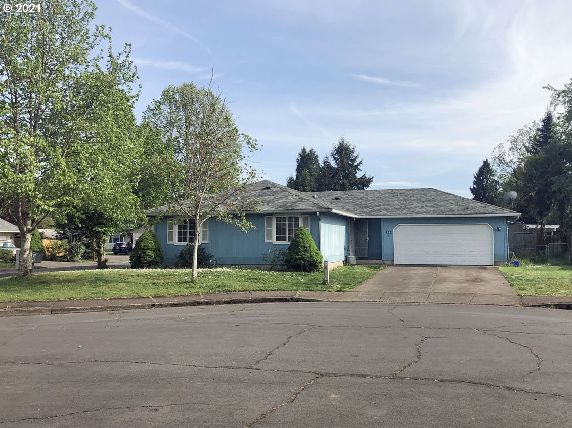 422 North 55th Street Springfield, OR 97478 - Photo 1 of 16 front view of a house with a yard