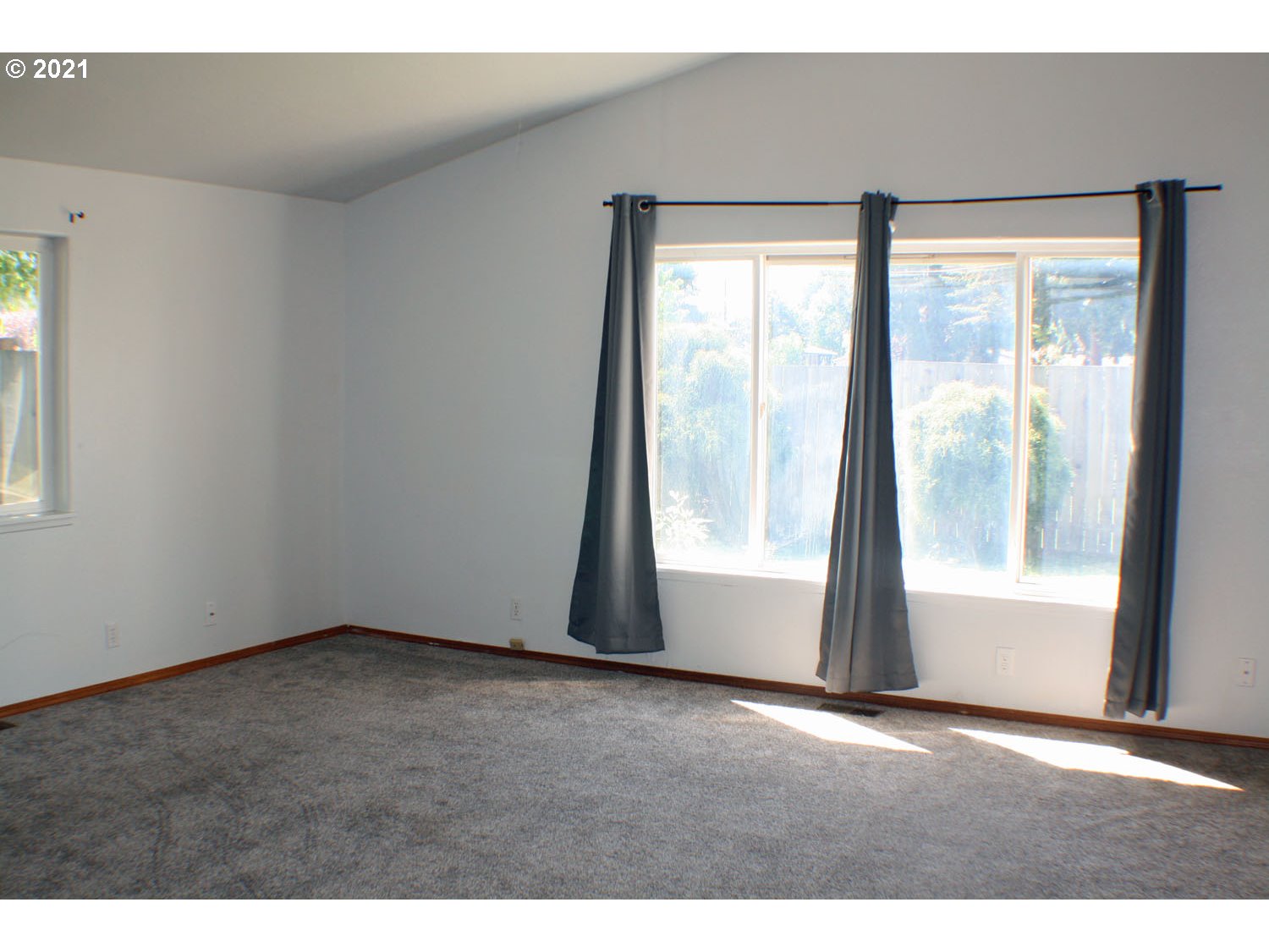422 North 55th Street Springfield, OR 97478 - Photo 3 of 16 a view of an empty room with a window
