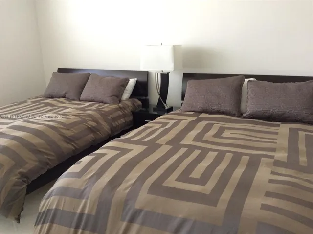 $690,000 | 100 Lincoln Road, Unit 1214, Miami Beach, FL 33139