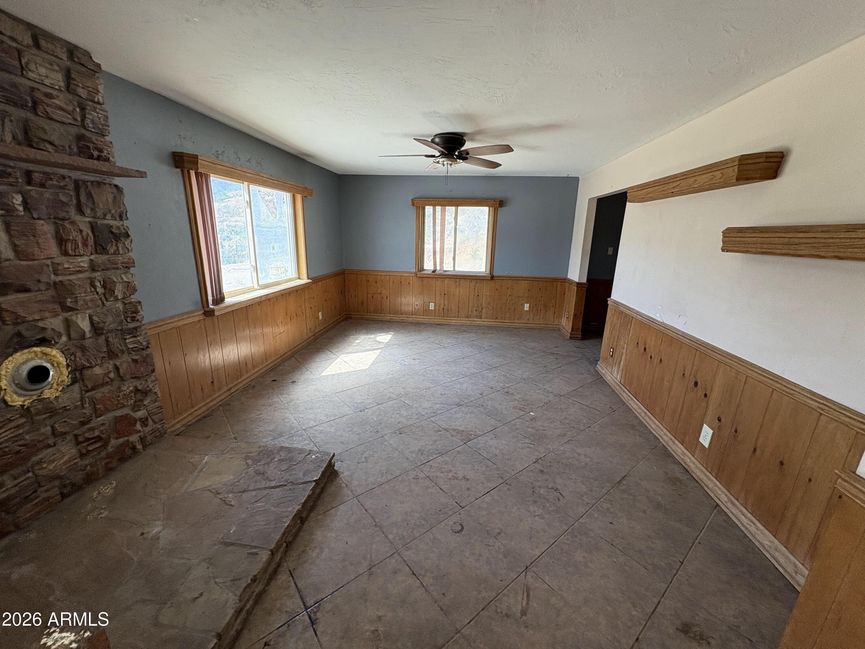 8878 Ice House Canyon Road Globe, AZ 85501 - Photo 3 of 18 Living Room