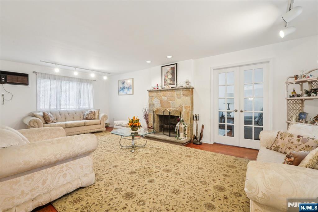 15 East Pierrepont Avenue Rutherford, NJ 07070 - Photo 16 of 37