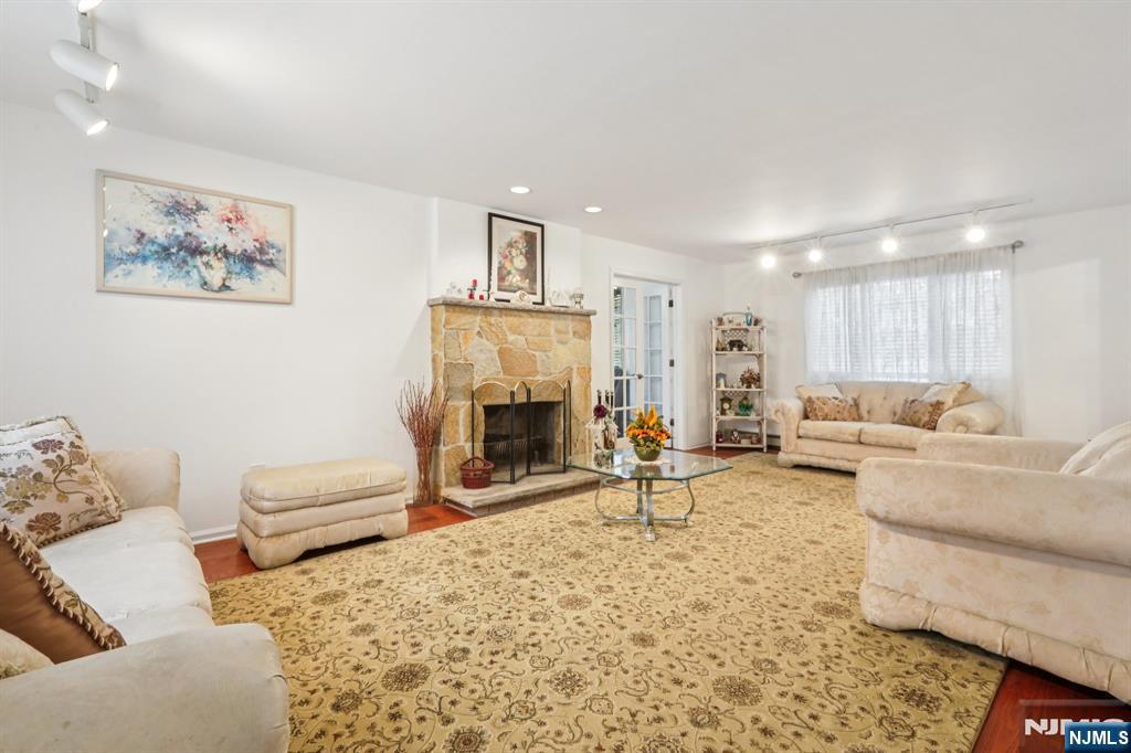 15 East Pierrepont Avenue Rutherford, NJ 07070 - Photo 17 of 37