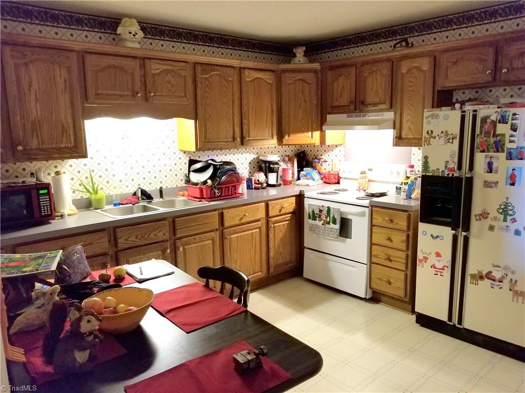 5814 Little Beane Store Road Seagrove, NC 27341 - Photo 4 of 19 Open Kitchen