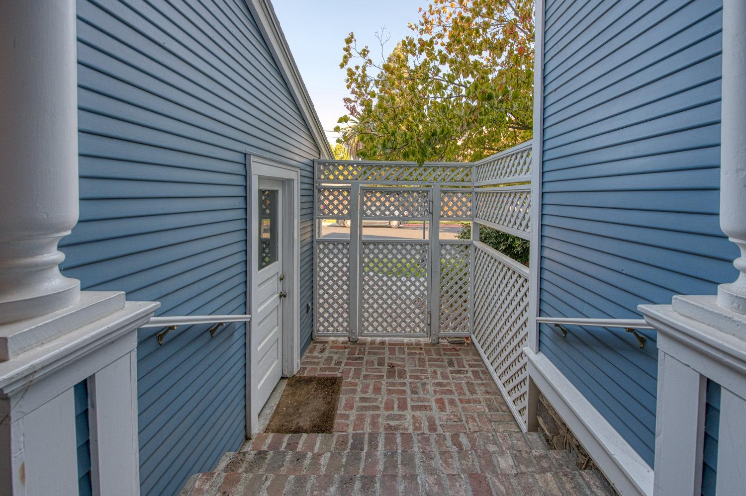 295 South Reed Avenue Reedley, CA 93654 - Photo 70 of 95