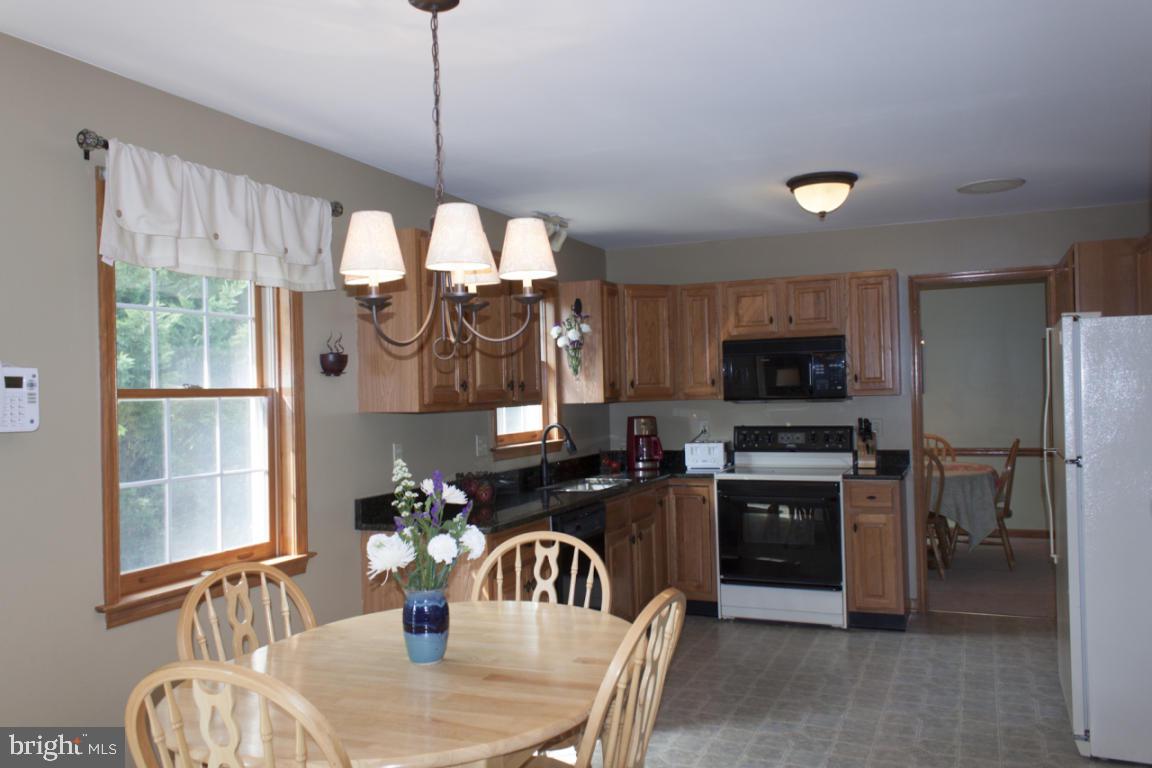 10 Brierwood Trail Lititz, PA 17543 - Photo 4 of 26