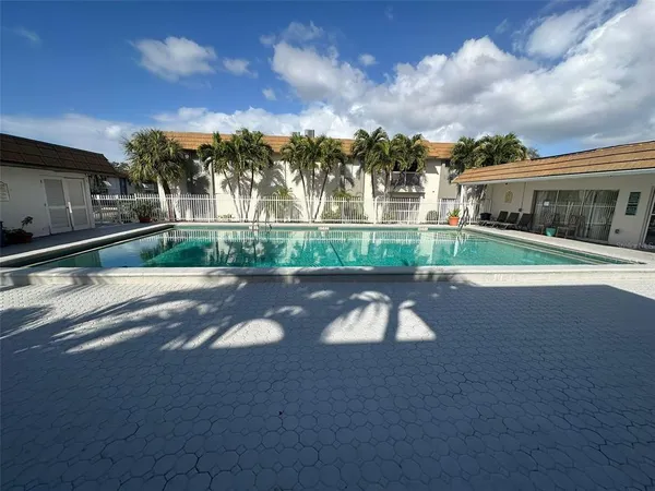 $1,250 | 1830 Maravilla Avenue, Unit 309, Fort Myers, FL 33901