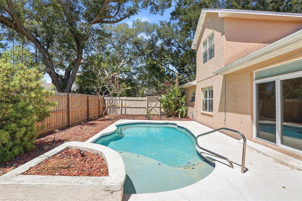 1934 Old Sawmill Road Brandon, FL 33510 - Photo 38 of 40 a view of a backyard with swimming pool