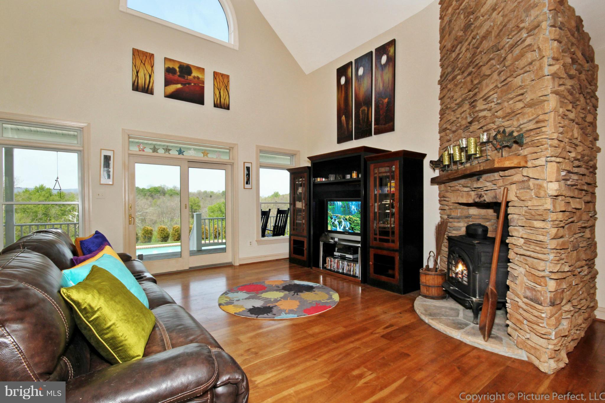 2130 Gapland Road Jefferson, MD 21755 - Photo 10 of 29 Family Room