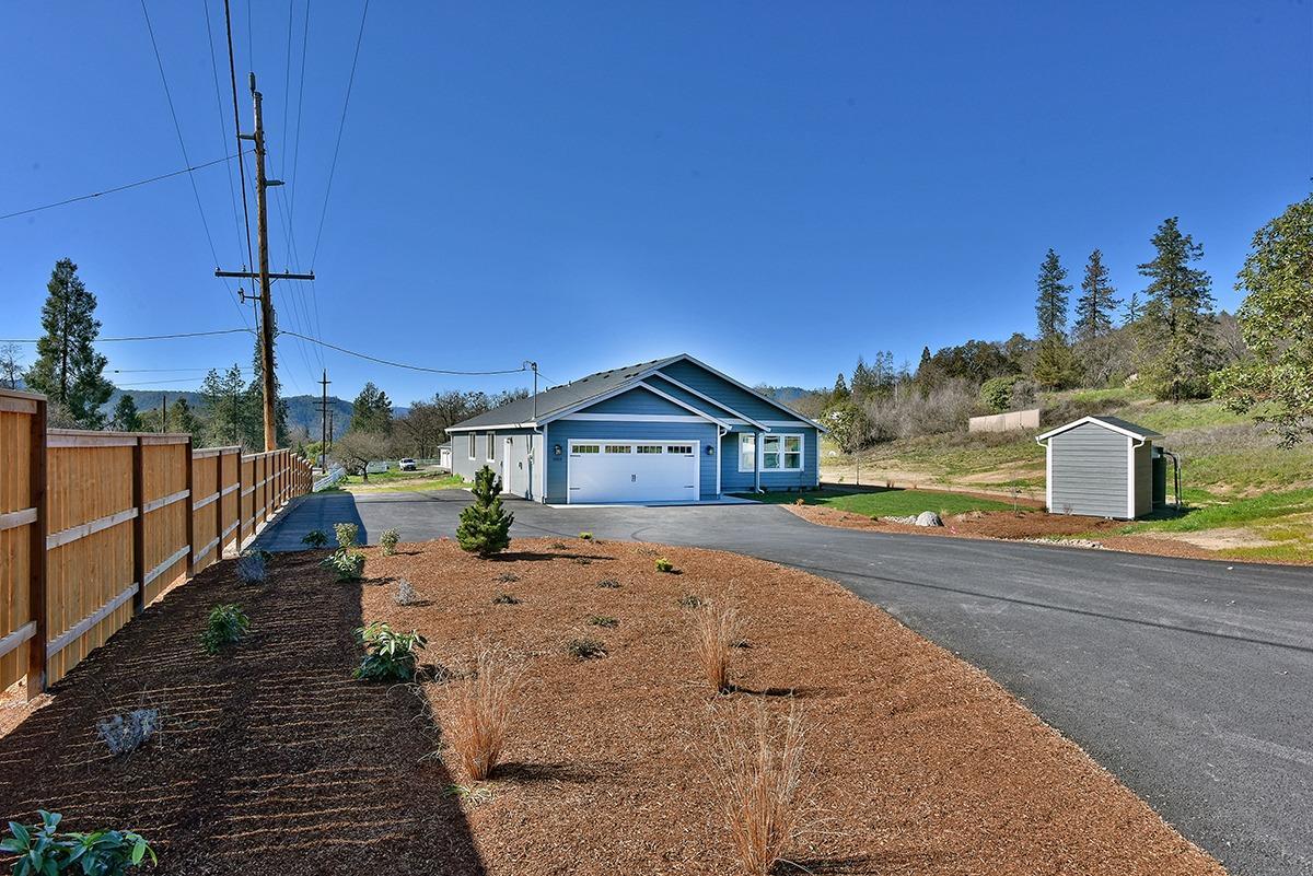 10014 Blackwell Road Central Point, OR 97502 - Photo 3 of 22 Additional Photo