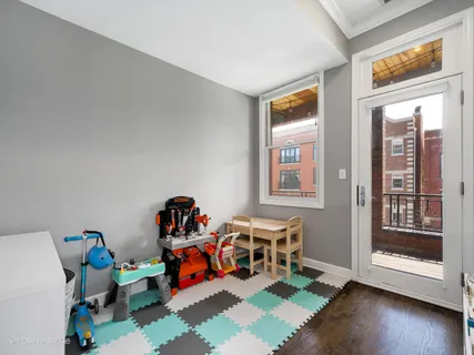 $499,900 | 3205 North Hoyne Avenue, Unit 2A, Chicago, IL 60618