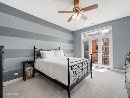 $499,900 | 3205 North Hoyne Avenue, Unit 2A, Chicago, IL 60618