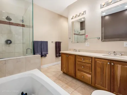 $499,900 | 3205 North Hoyne Avenue, Unit 2A, Chicago, IL 60618