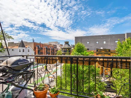 $499,900 | 3205 North Hoyne Avenue, Unit 2A, Chicago, IL 60618