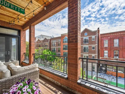$499,900 | 3205 North Hoyne Avenue, Unit 2A, Chicago, IL 60618