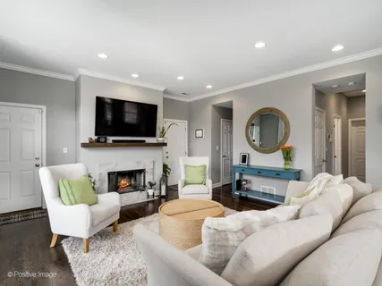 $499,900 | 3205 North Hoyne Avenue, Unit 2A, Chicago, IL 60618