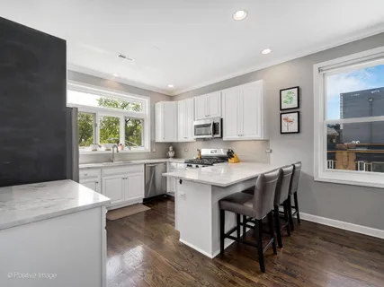 $499,900 | 3205 North Hoyne Avenue, Unit 2A, Chicago, IL 60618