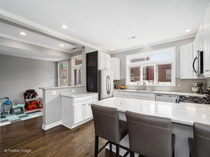 $499,900 | 3205 North Hoyne Avenue, Unit 2A, Chicago, IL 60618