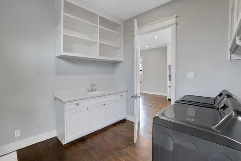 $1,075,000 | 914 Robbie Street, Houston, TX 77009