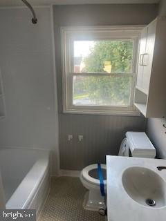 2746 Moorgate Road Baltimore, MD 21222 - Photo 10 of 14 a bathroom with a toilet a sink and a bathtub