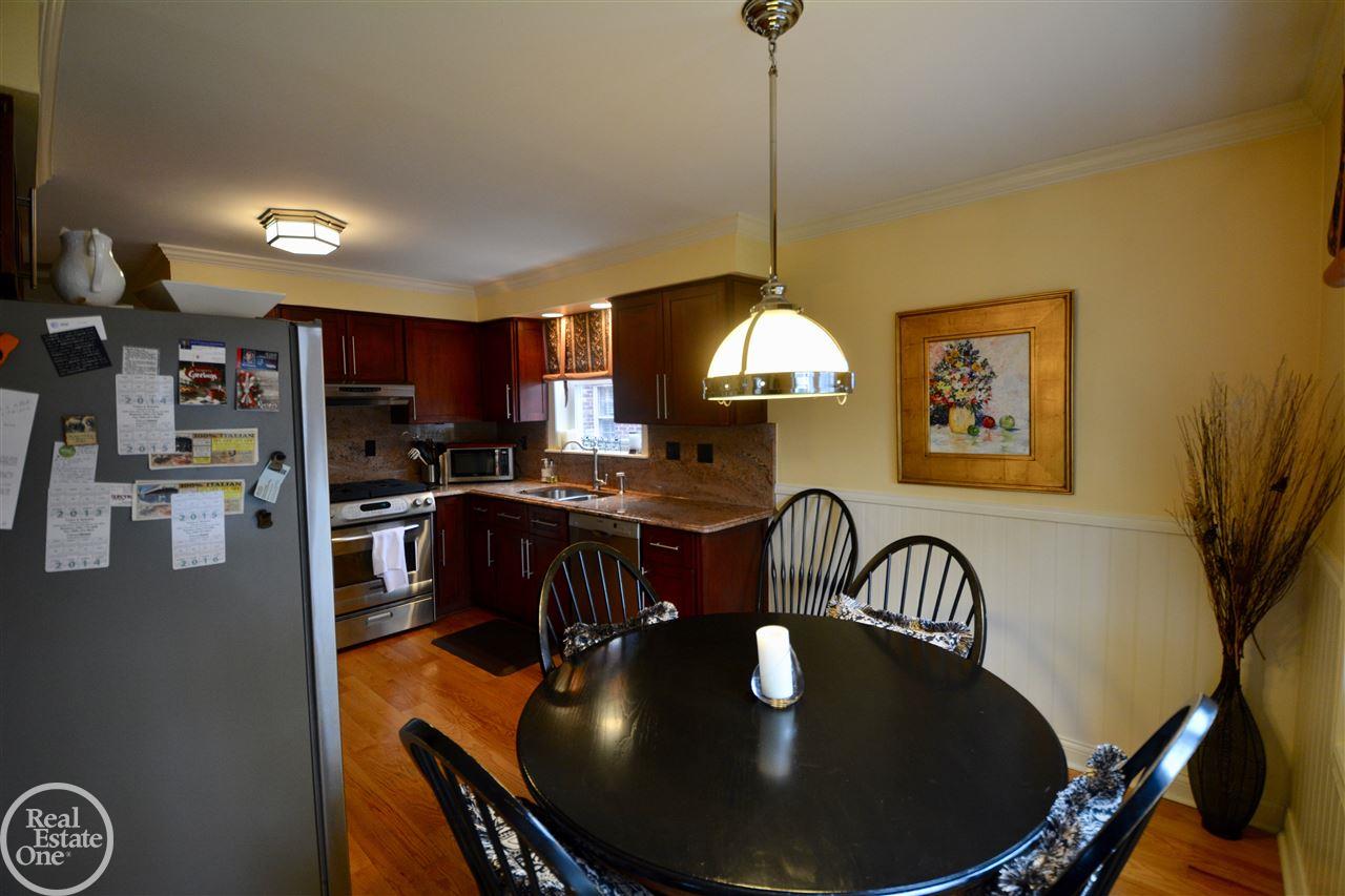 385 Moran Road Grosse Pointe, MI 48236 - Photo 12 of 33 31316318-11.JPG