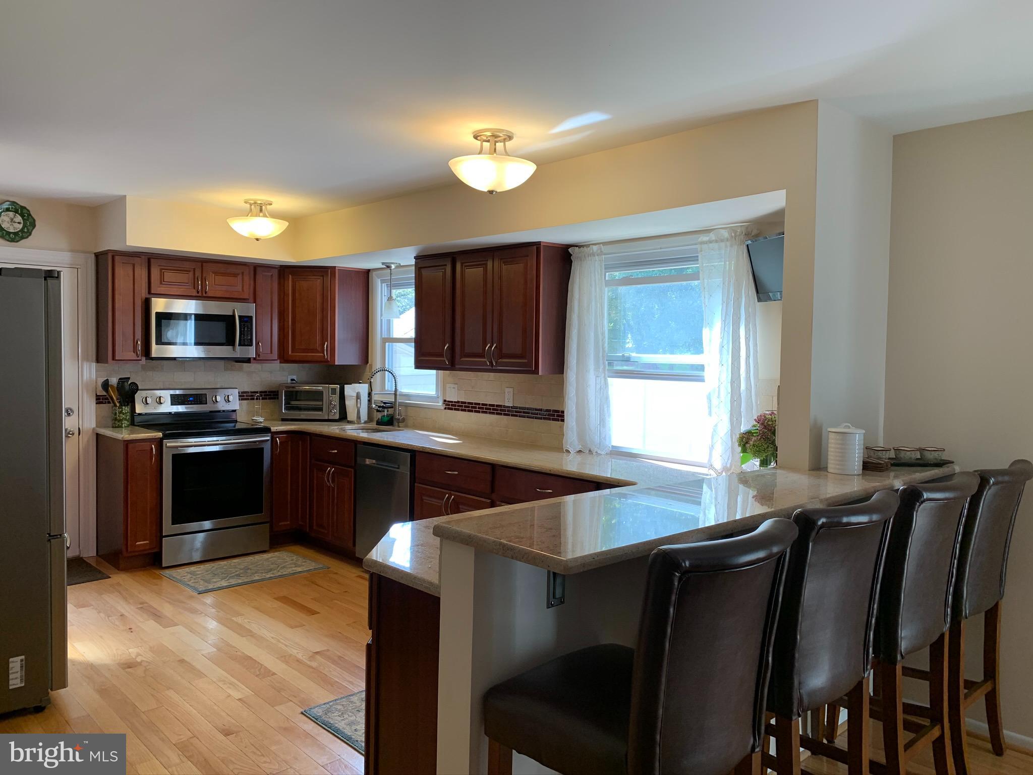 606 Crum Creek Road Broomall, PA 19008 - Photo 8 of 32 Breakfast Bar
