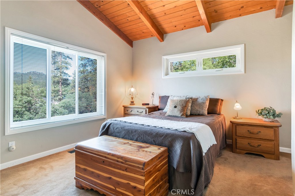 39576 Oakglen Road Fawnskin, CA 92333 - Photo 15 of 32 Primary Bedroom