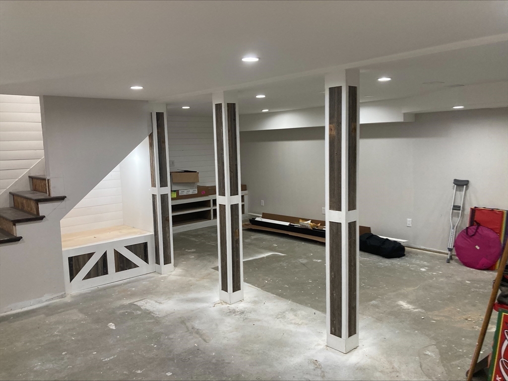 337 Mason Rd Extension Dudley, MA 01571 - Photo 28 of 31 a view of a hallway with workspace