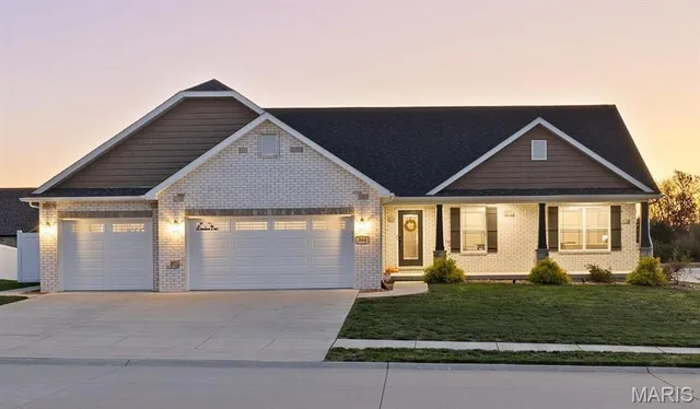 $484,000 | 302 Carta Drive, Shiloh, IL 62221