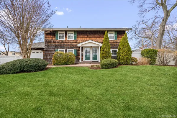 $599,999 | 226 West 18th Street, Deer Park, NY 11729