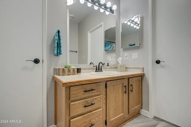 a view of backyard with tub