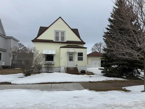 $163,000 | 1016 South 10th Street, Escanaba, MI 49829